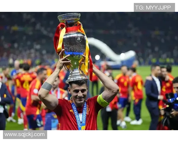 意大利足球明星莫拉塔：从天才少年到成熟前锋的逆袭之路